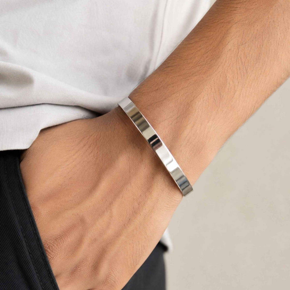 Axis Black Sleek Kada