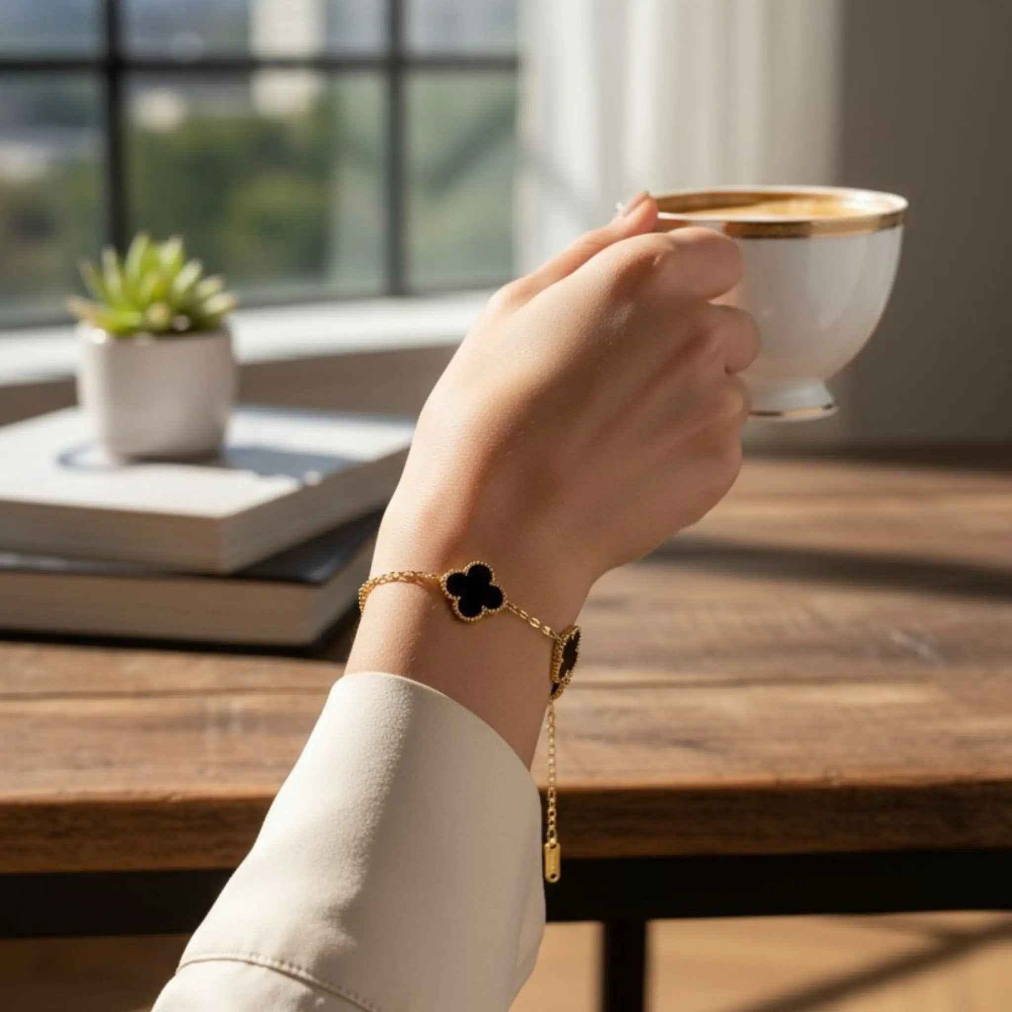 Noir Clover Bracelet