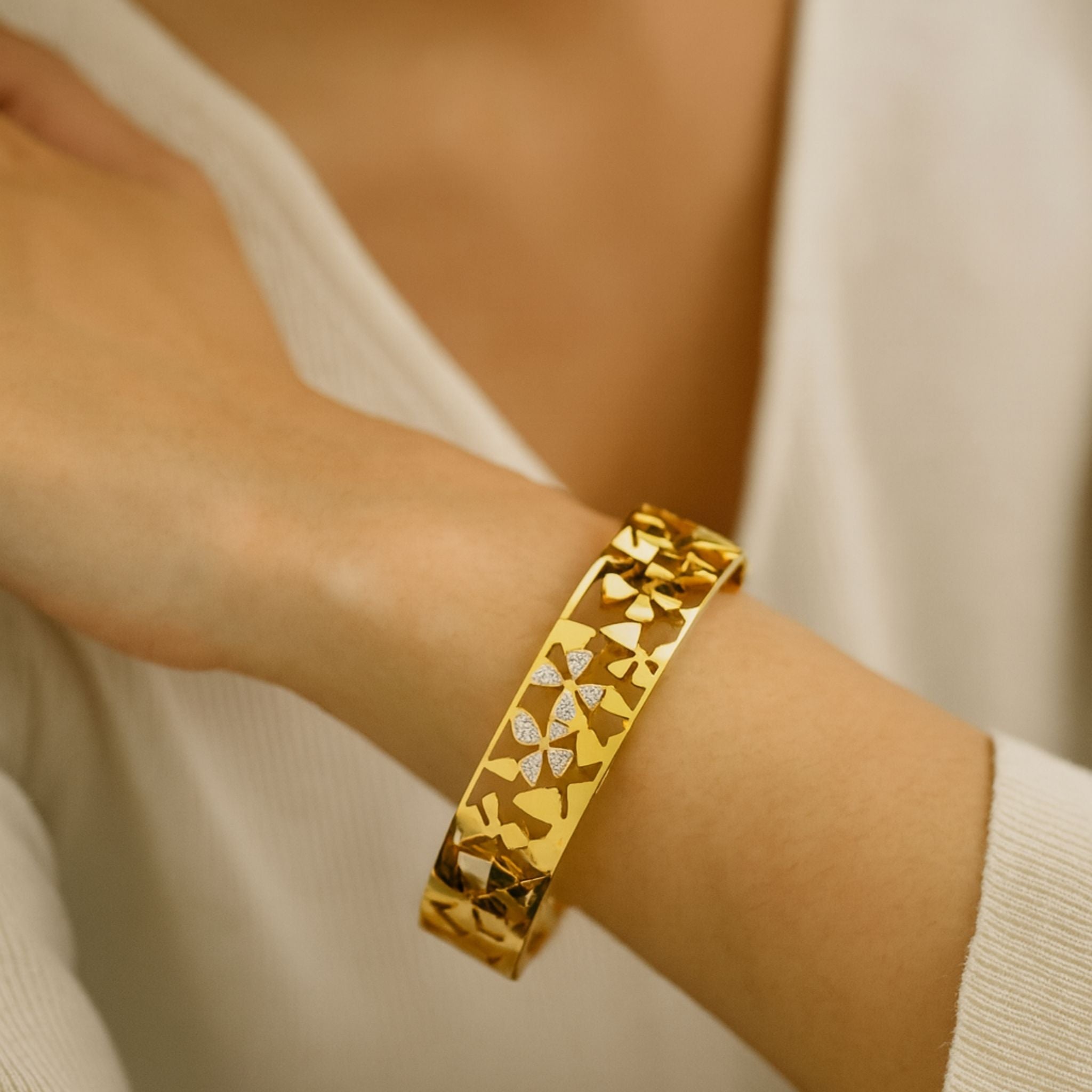 Aurelia Gold Bangle N3VO