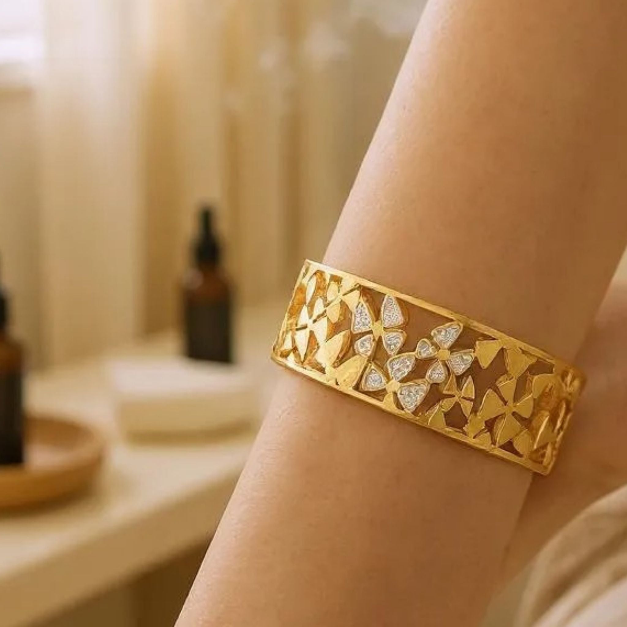 Aurelia Gold Bangle N3VO