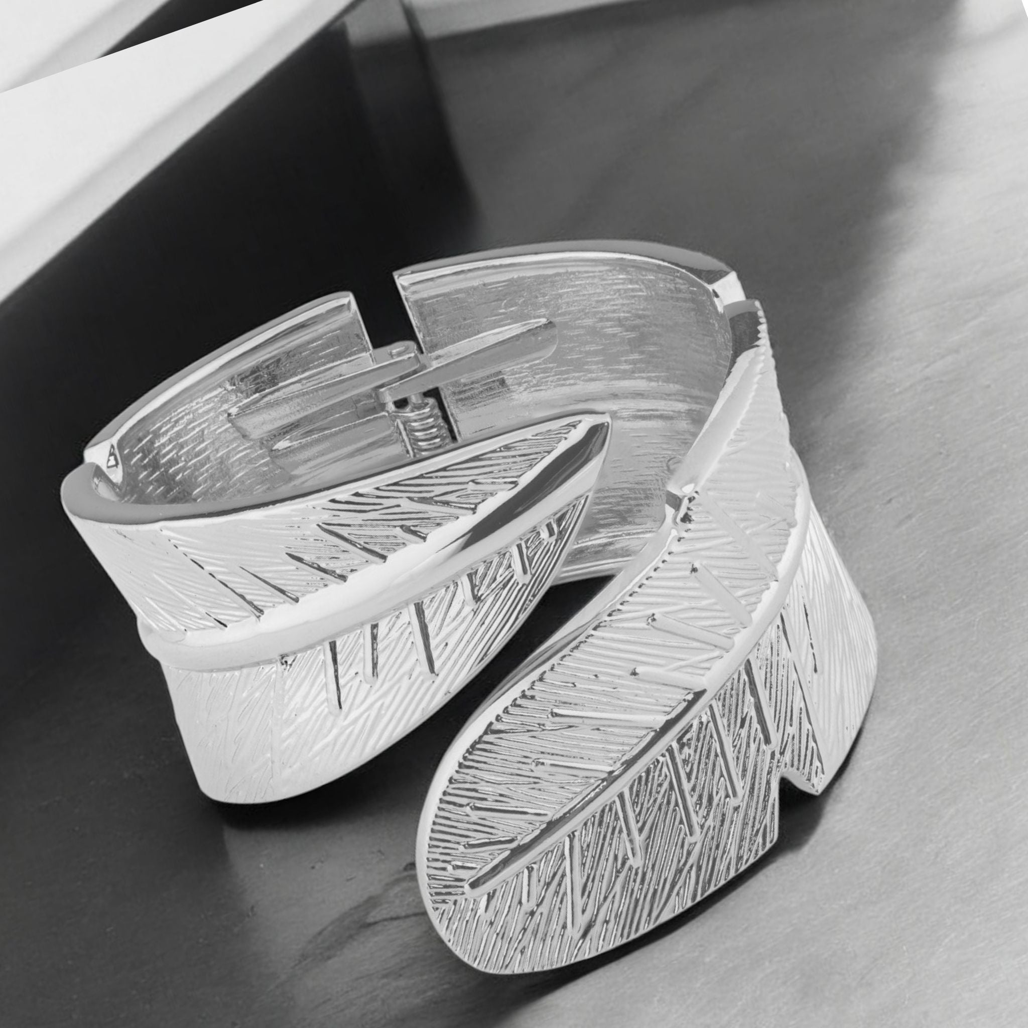 Vesta Feather Bangle N3VO
