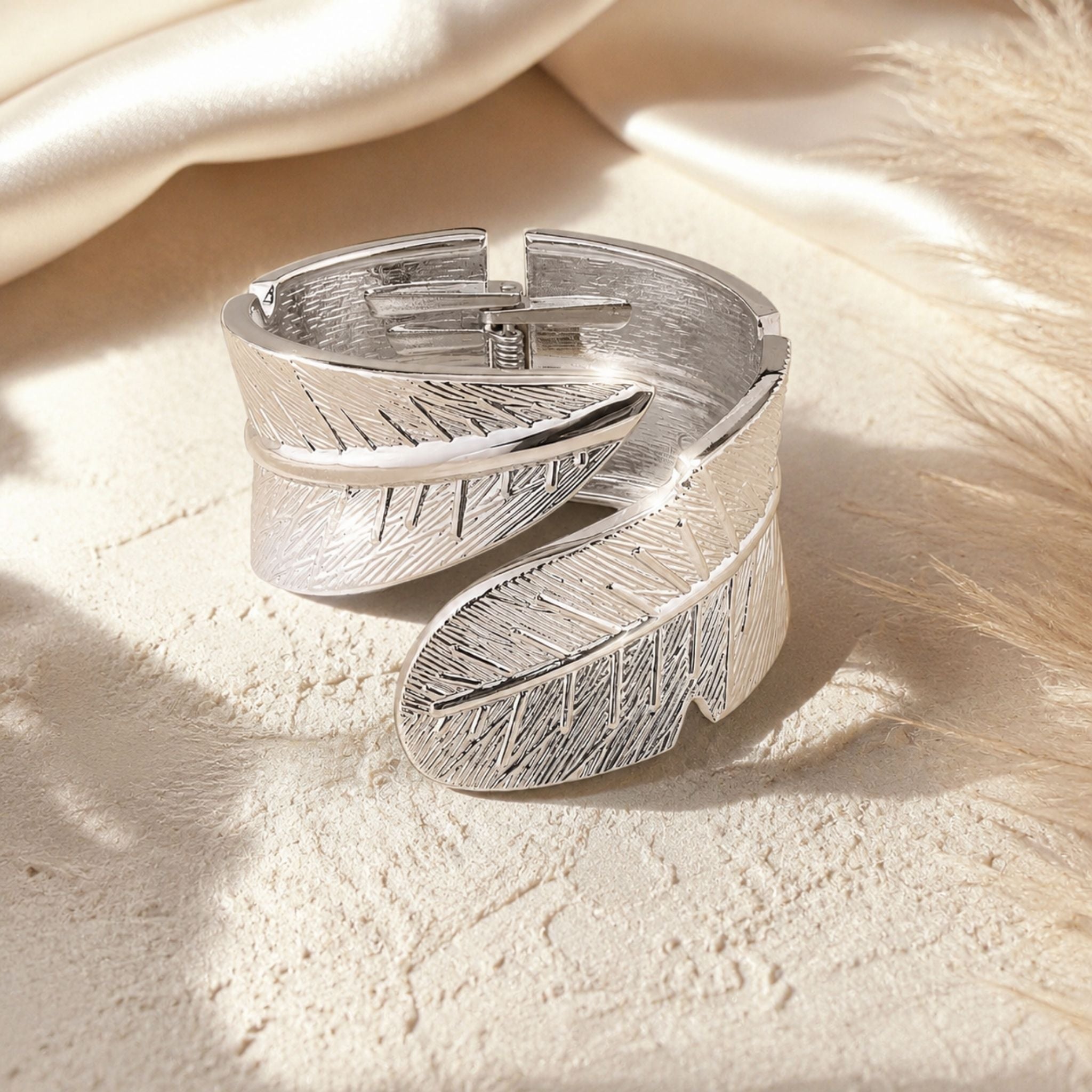 Vesta Feather Bangle N3VO