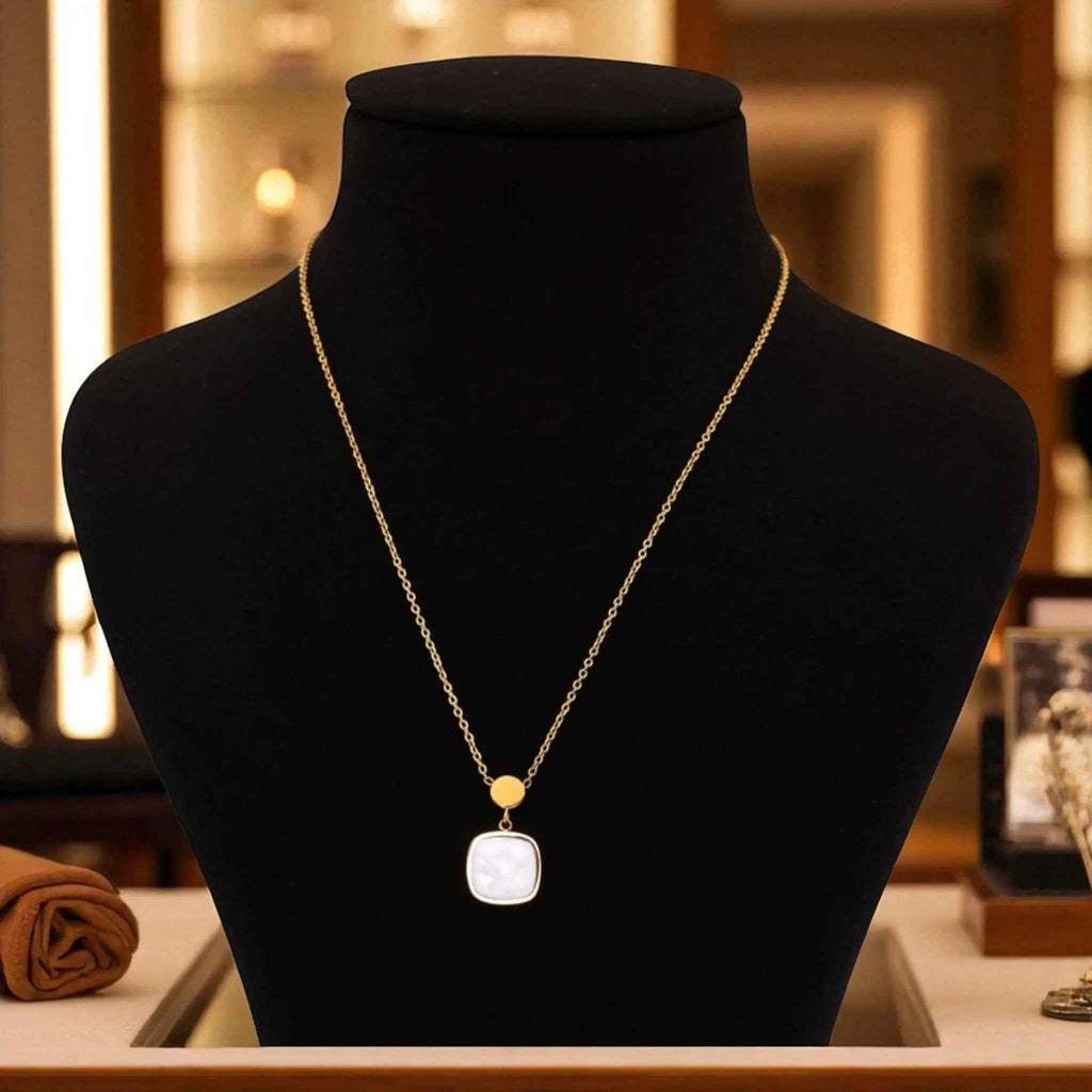 Lumière Pendant Necklace