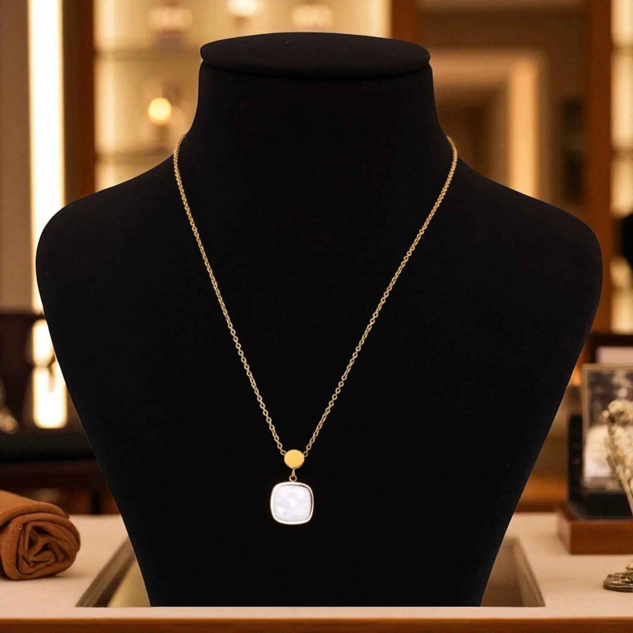 Lumière Pendant Necklace