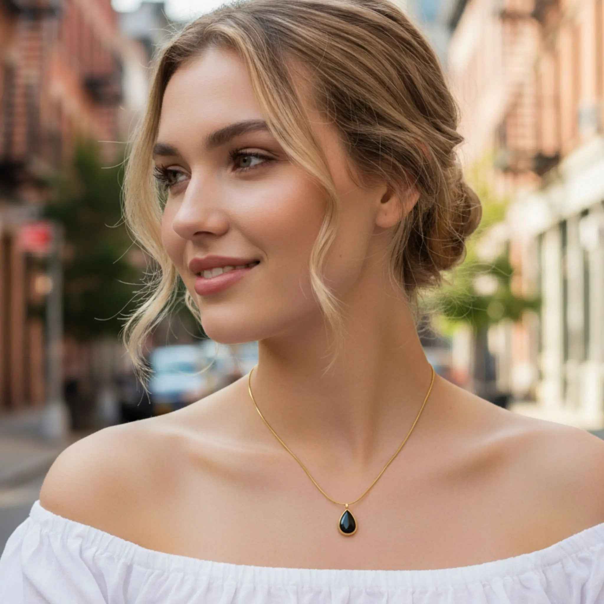 Noir Dewdrop Necklace